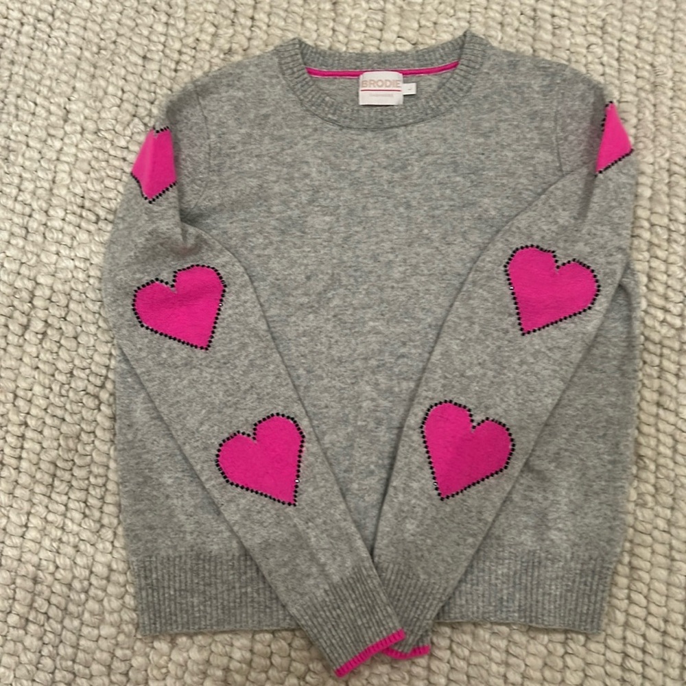 Brodie grey cashmere sweater with hot pink hearts size L